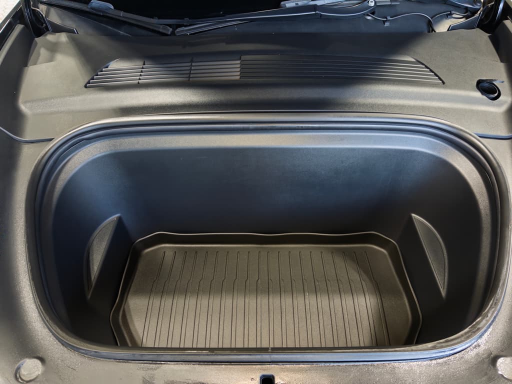 2021 Tesla Model Y view 25