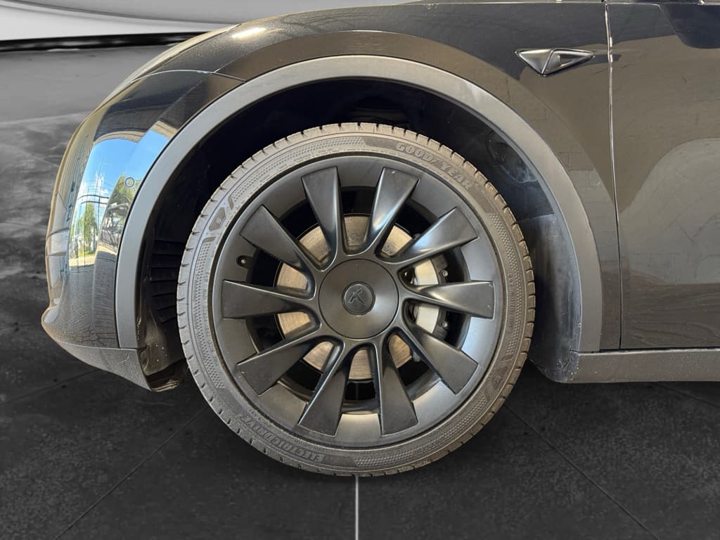 2021 Tesla Model Y view 30