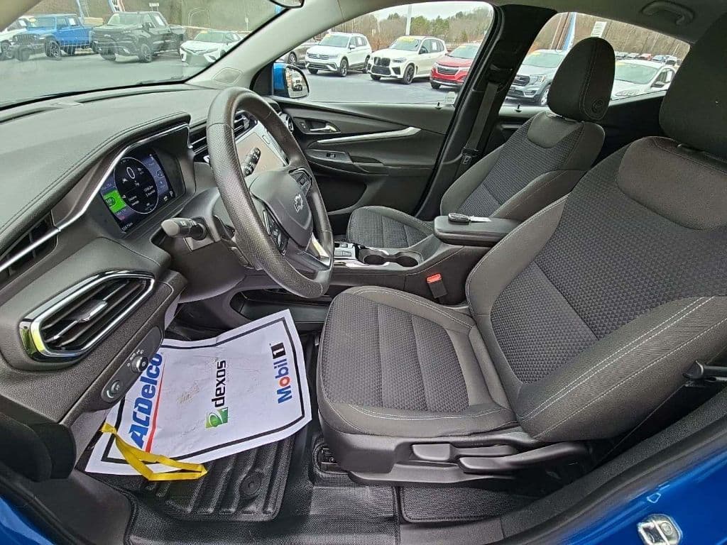 2023 Chevrolet Bolt EUV view 6