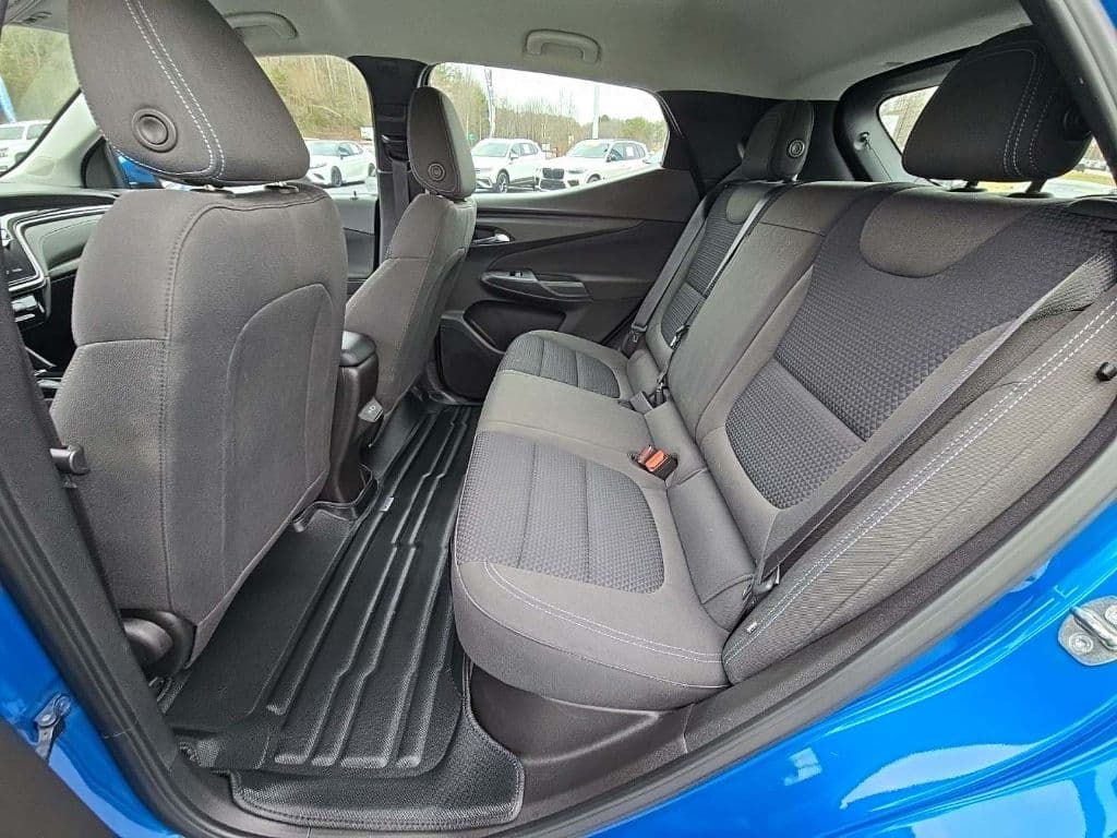 2023 Chevrolet Bolt EUV view 7