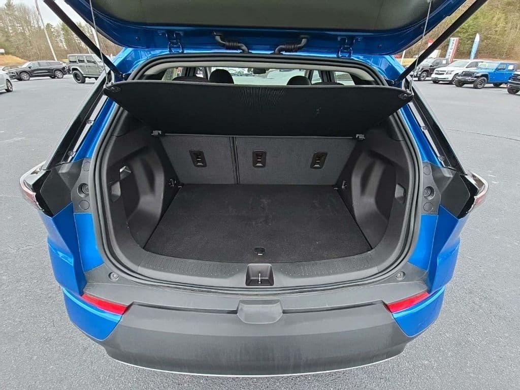 2023 Chevrolet Bolt EUV view 5