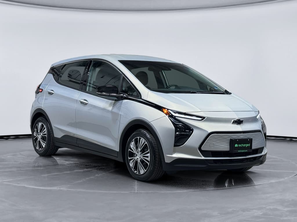 2022 Chevrolet Bolt EV view 4