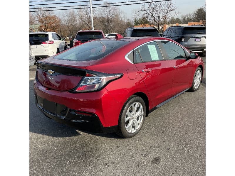 2018 Chevrolet Volt view 3