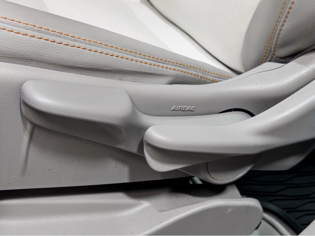 2020 Chevrolet Bolt EV view 7