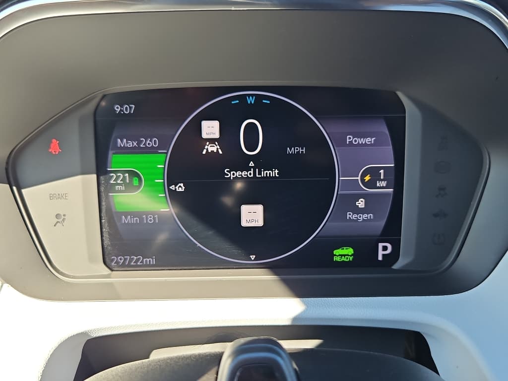 2022 Chevrolet Bolt EUV view 9