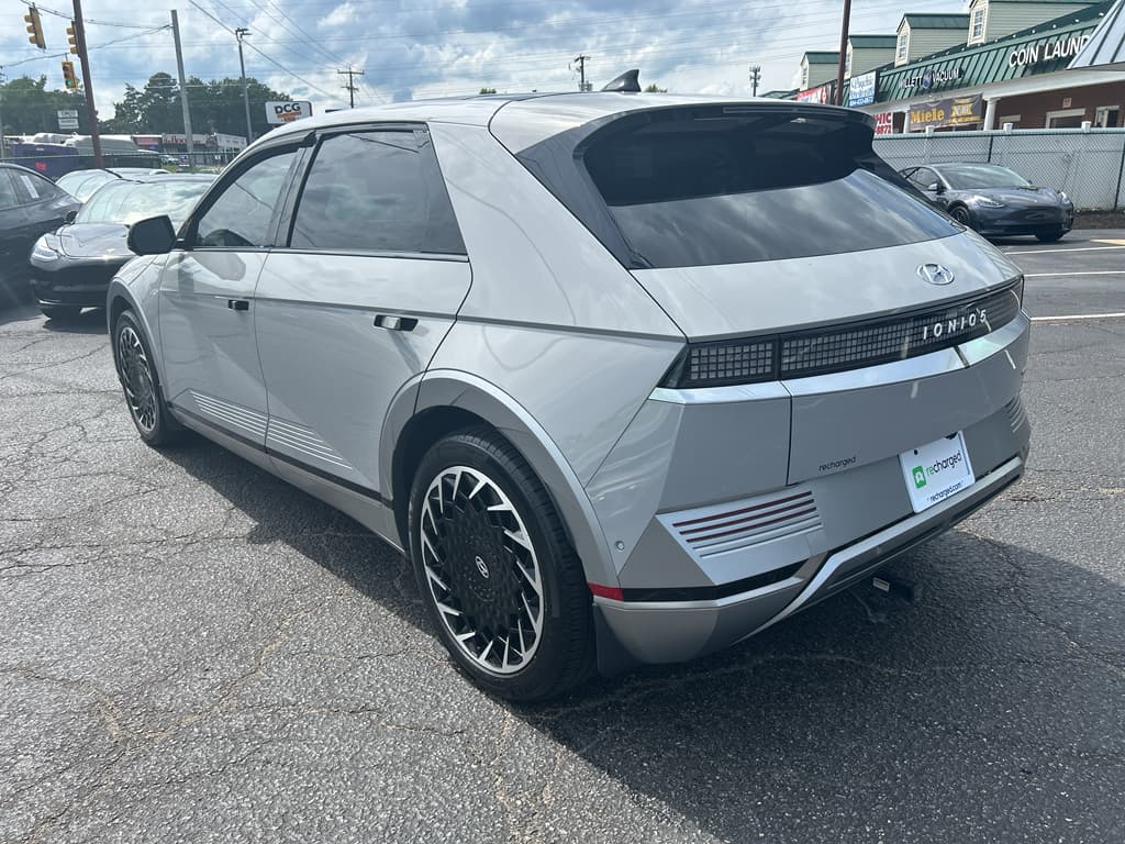 2023 Hyundai IONIQ 5 view 2