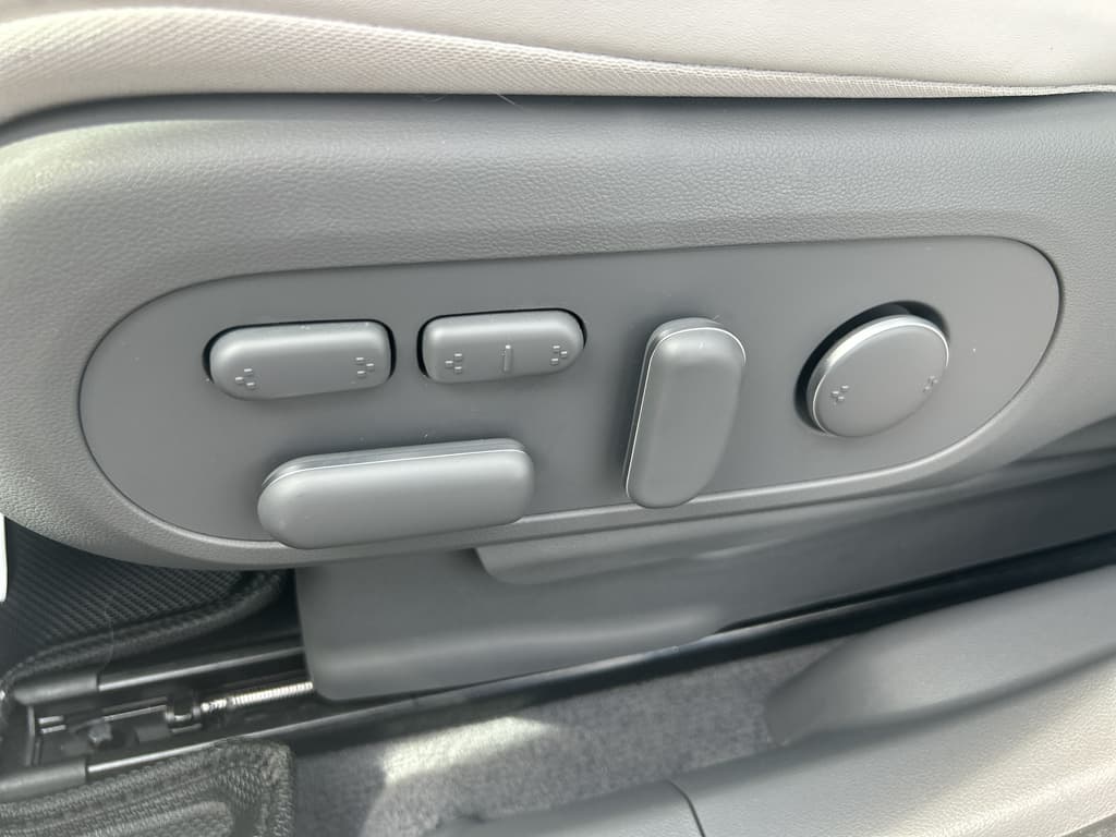 2023 Hyundai IONIQ 5 view 7