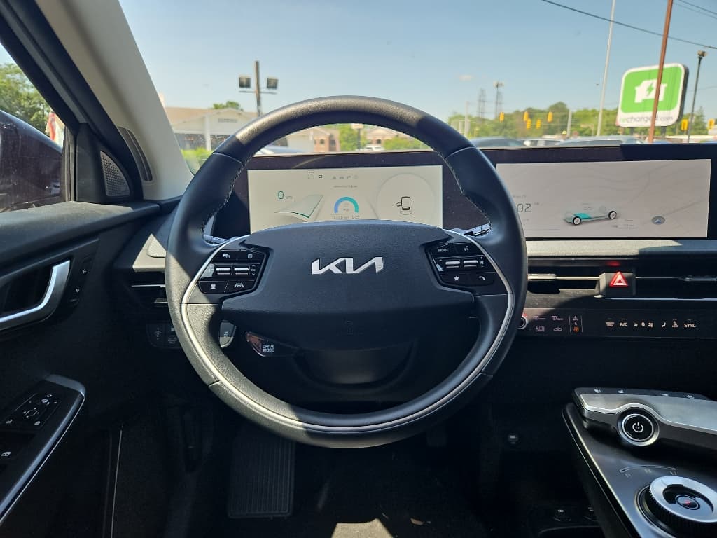 2023 Kia EV6 view 8
