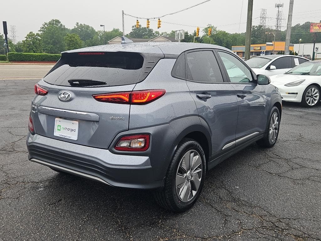 2021 Hyundai Kona EV view 4