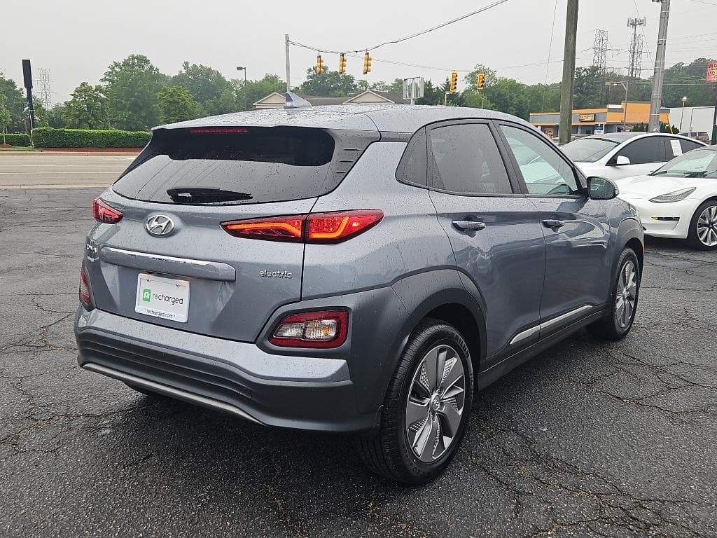 2021 Hyundai Kona EV view 5