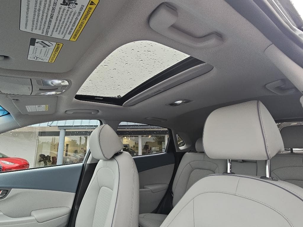 2021 Hyundai Kona EV view 9