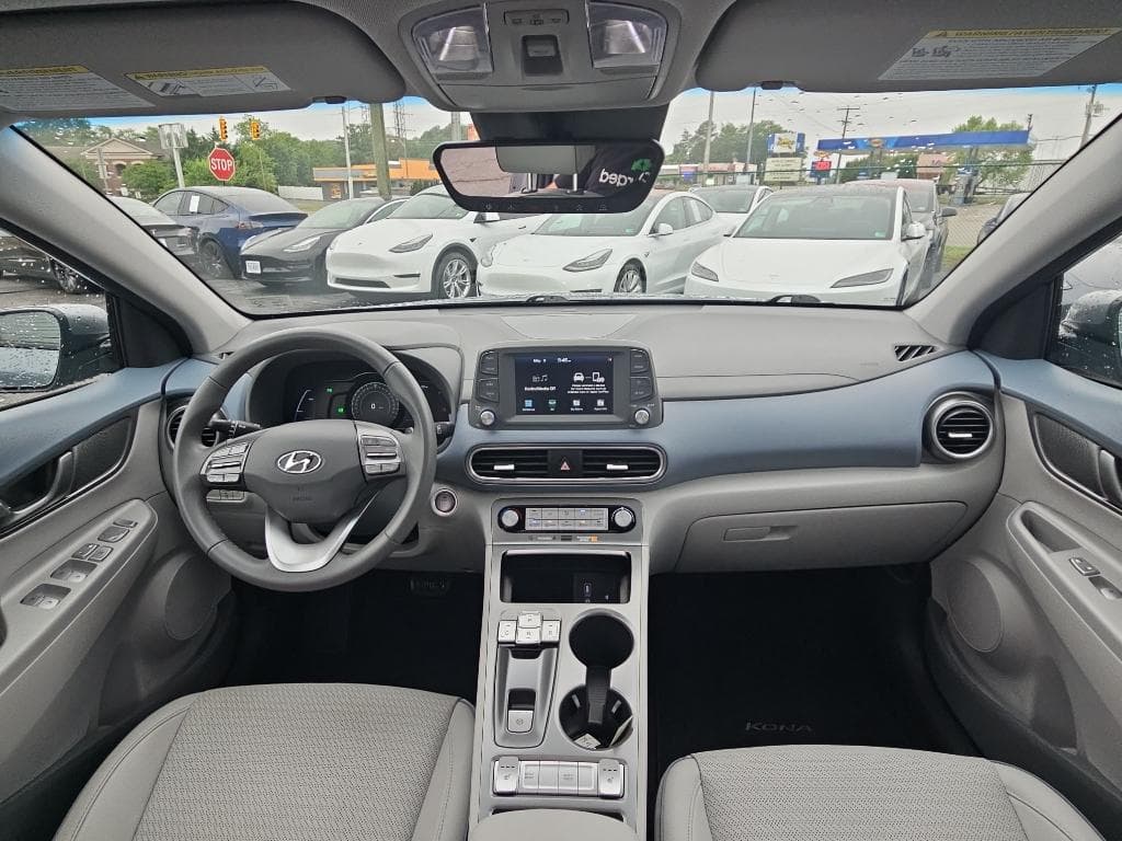 2021 Hyundai Kona EV view 10