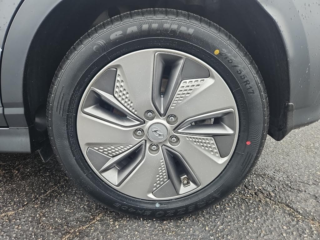 2021 Hyundai Kona EV view 26