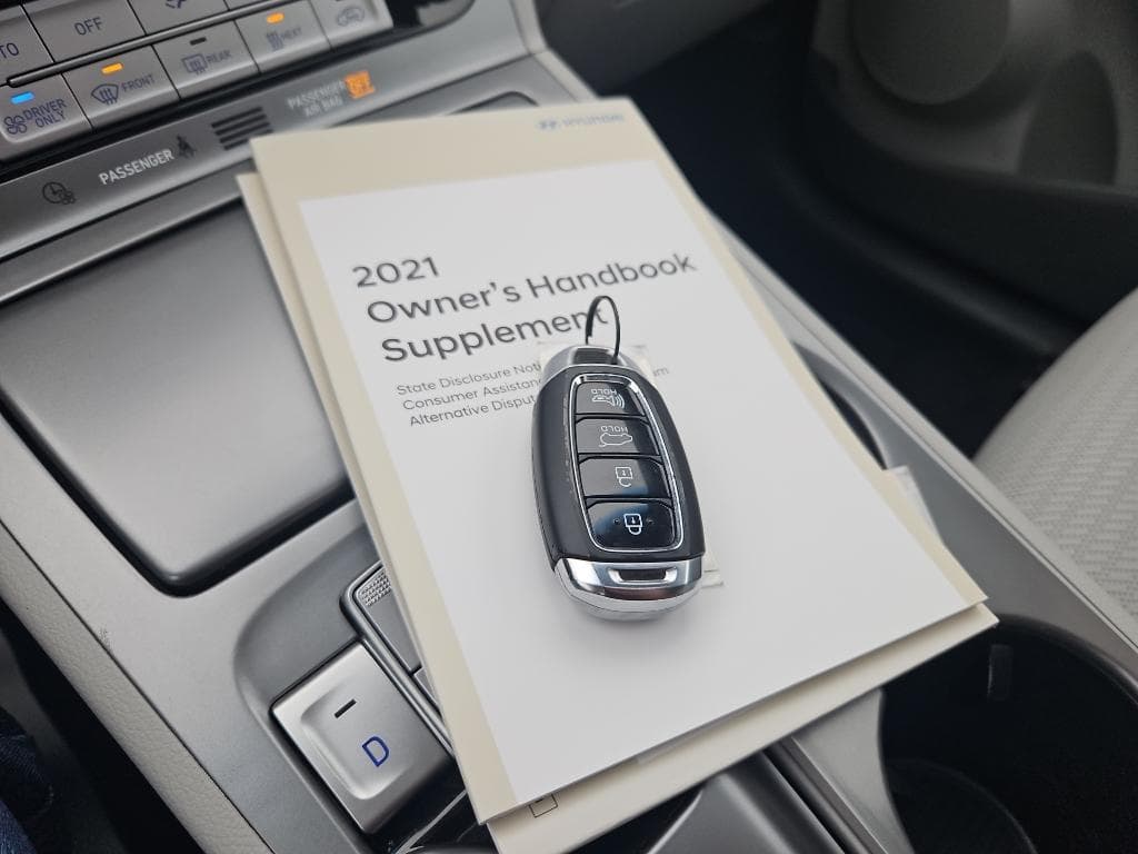 2021 Hyundai Kona EV view 18