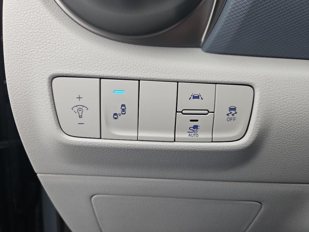 2021 Hyundai Kona EV view 14