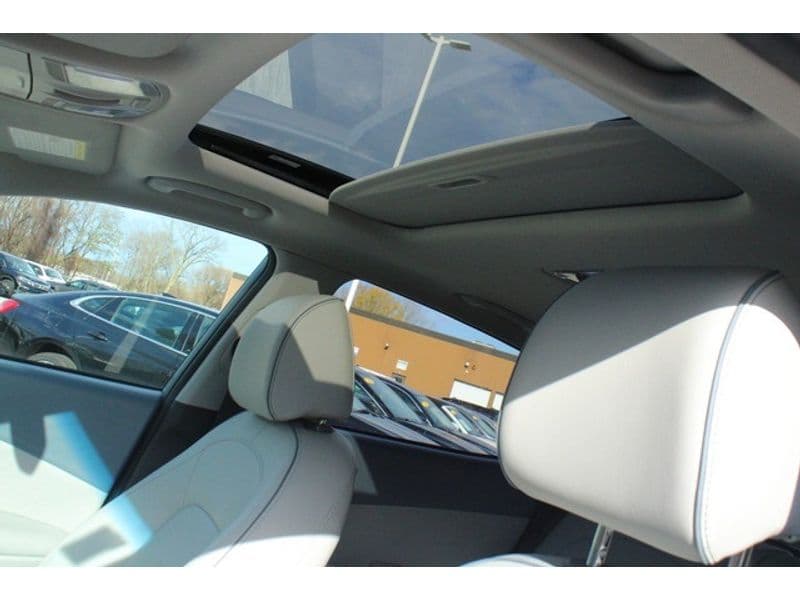 2021 Hyundai Kona EV view 9