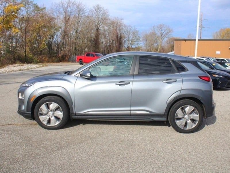 2021 Hyundai Kona EV view 3