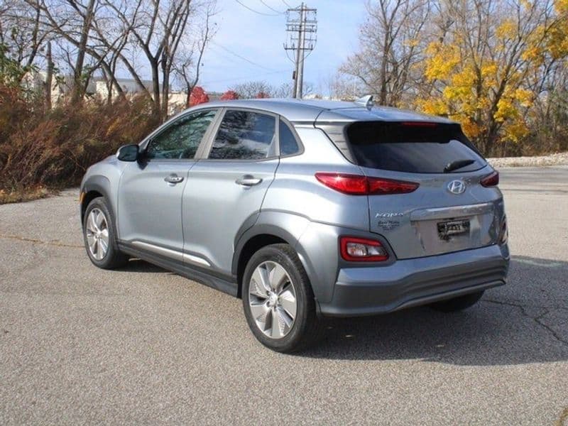2021 Hyundai Kona EV view 4