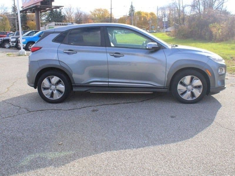 2021 Hyundai Kona EV view 7