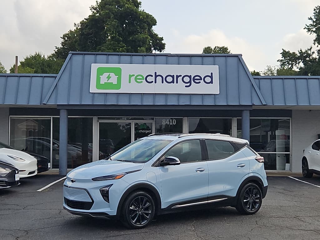 2022 Chevrolet Bolt EUV view 2