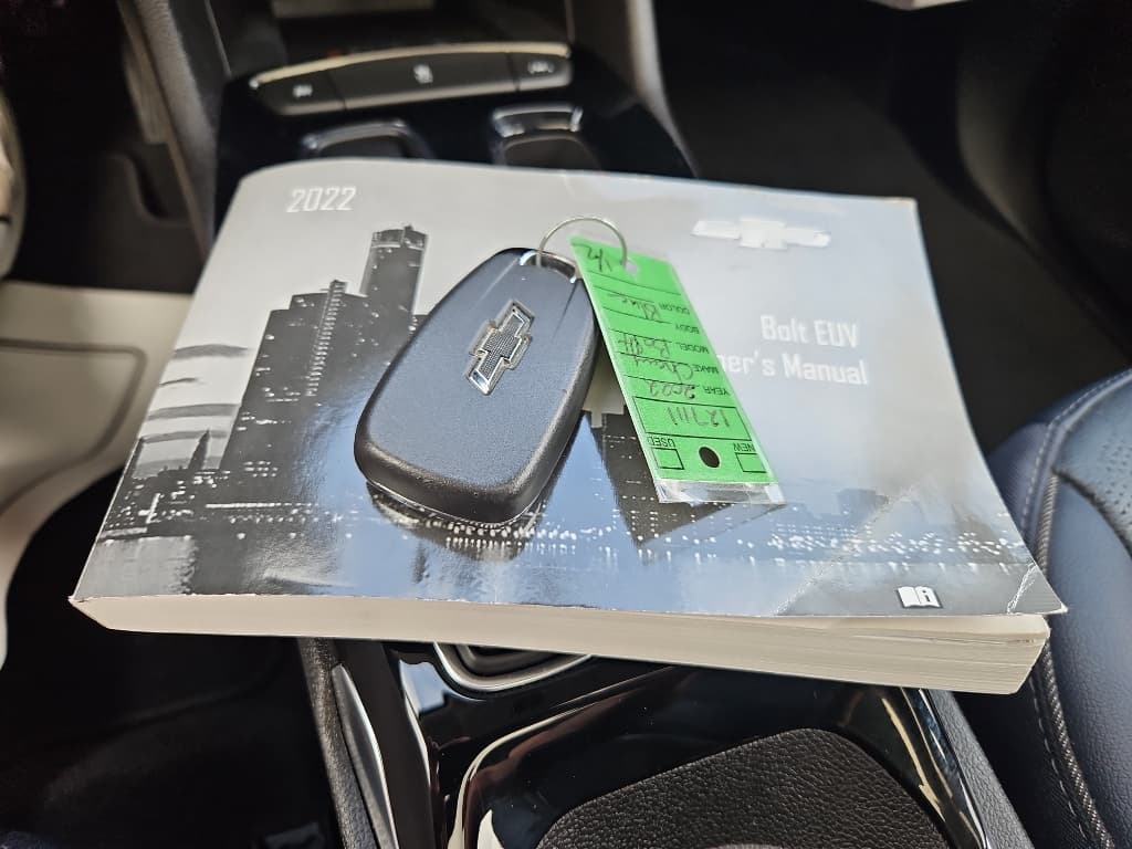 2022 Chevrolet Bolt EUV view 31