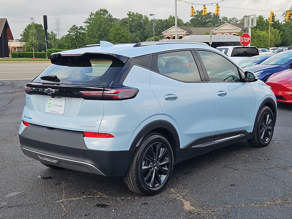 2022 Chevrolet Bolt EUV view 5