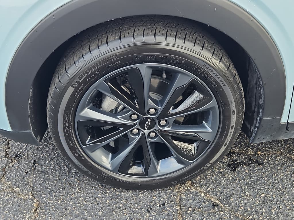 2022 Chevrolet Bolt EUV view 16