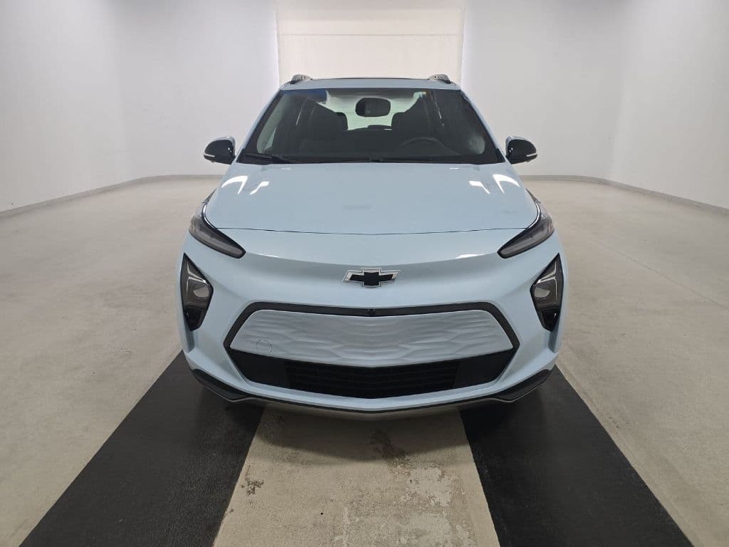 2022 Chevrolet Bolt EUV view 2