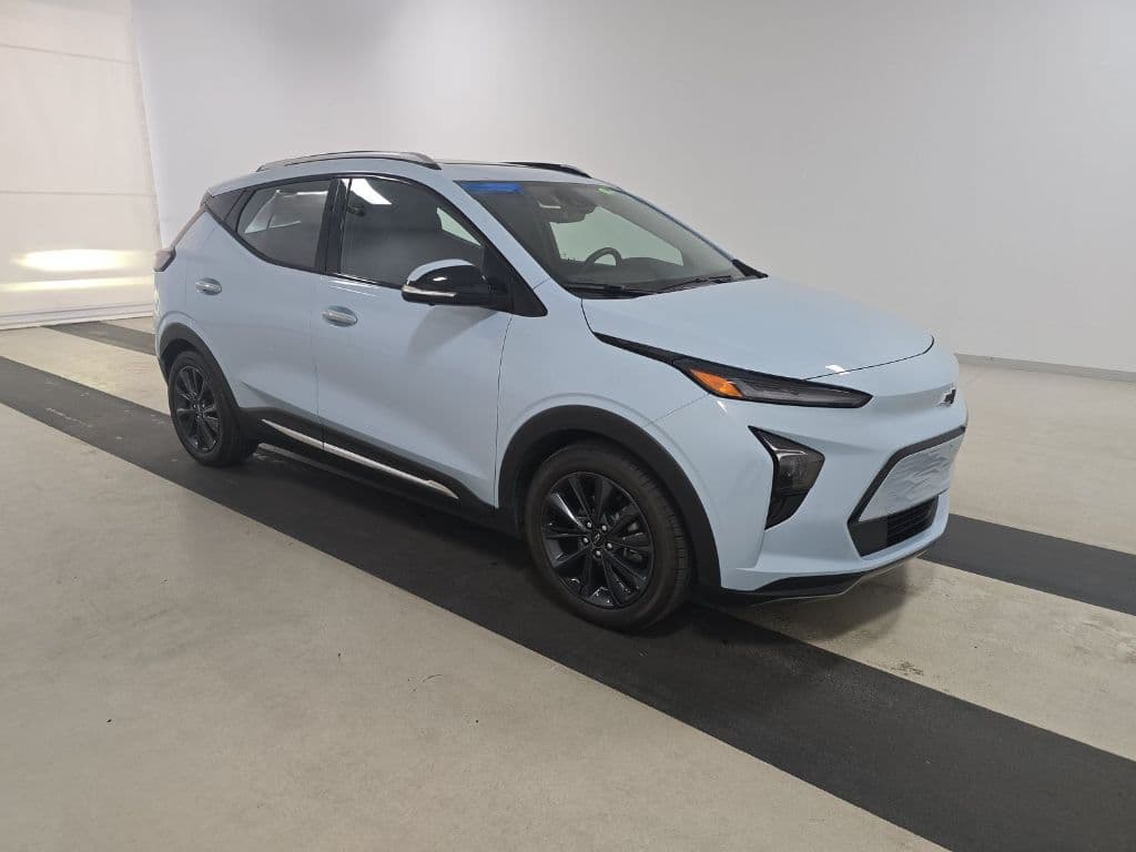 2022 Chevrolet Bolt EUV view 3
