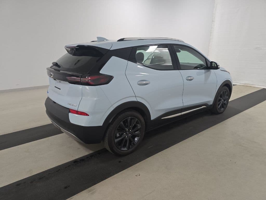 2022 Chevrolet Bolt EUV view 4