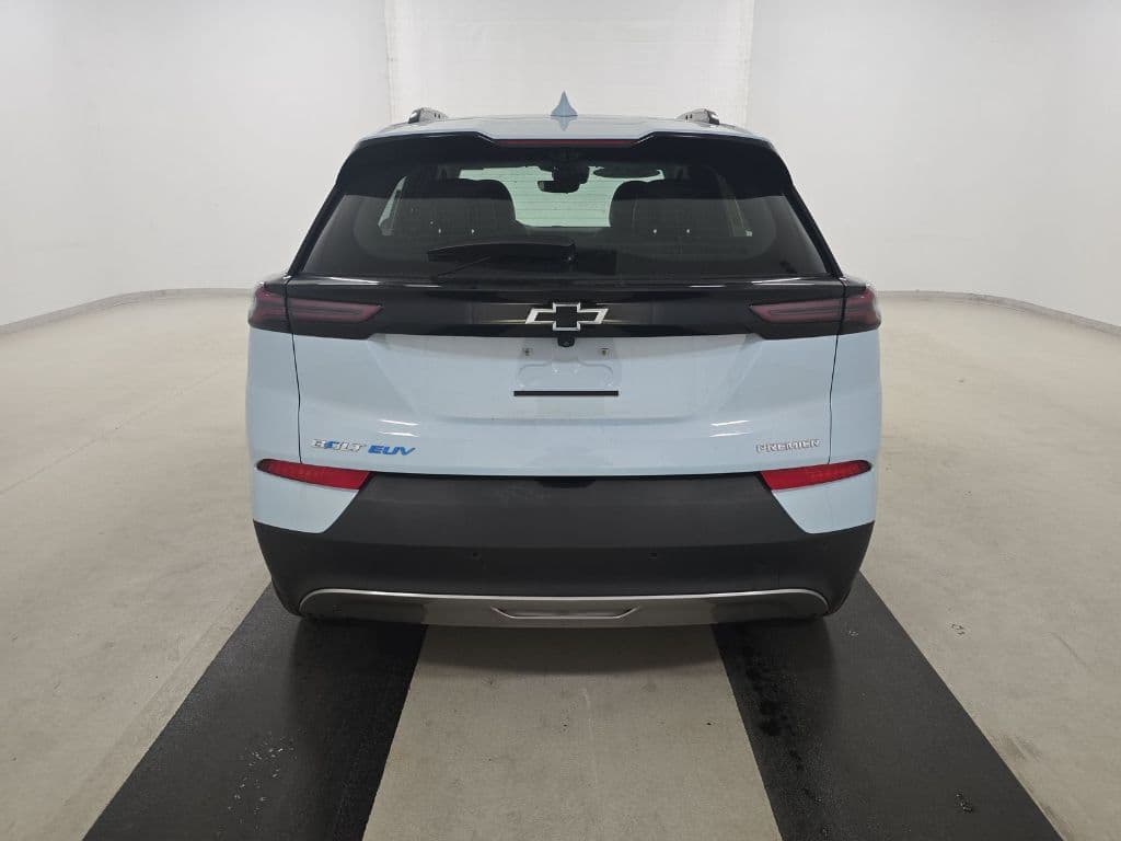 2022 Chevrolet Bolt EUV view 5