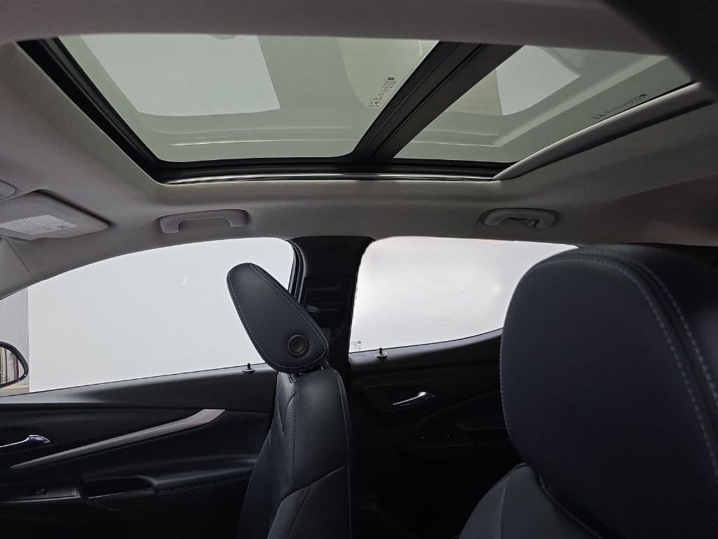 2022 Chevrolet Bolt EUV view 9