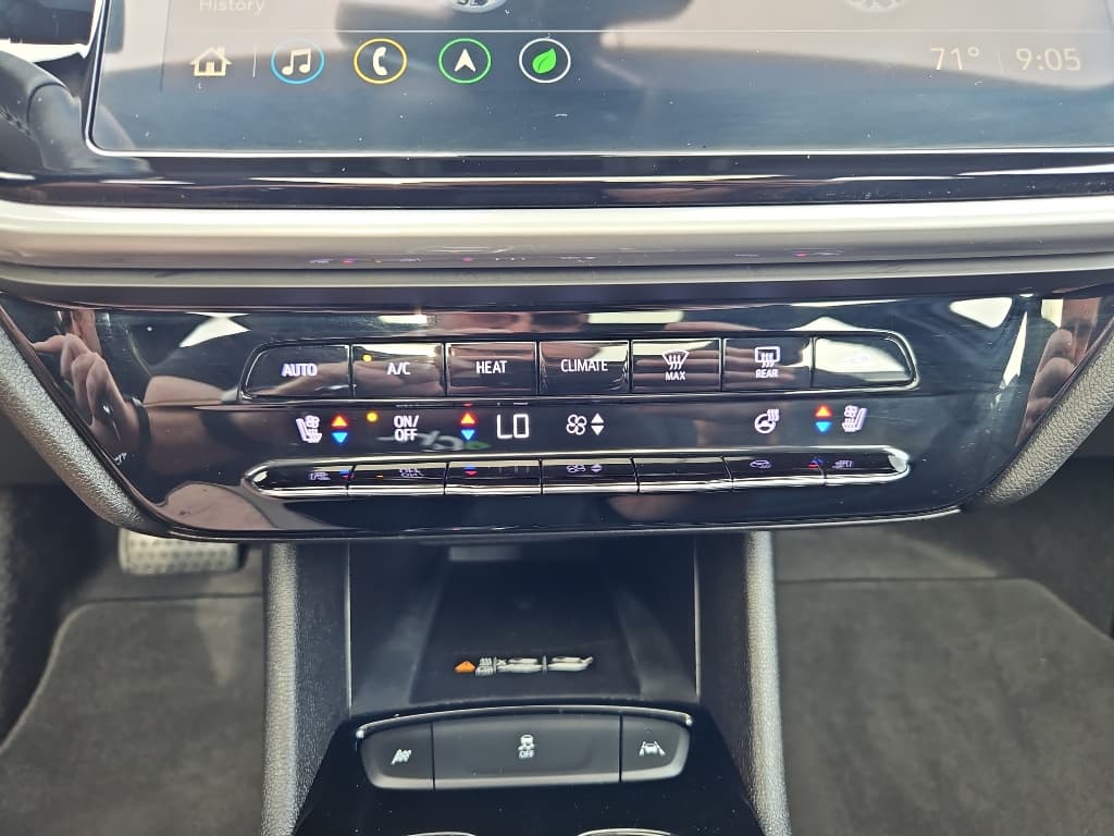2022 Chevrolet Bolt EUV view 34