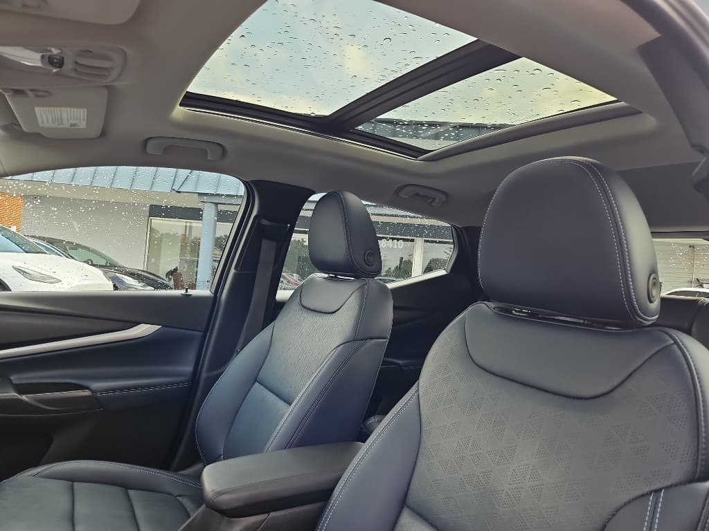 2022 Chevrolet Bolt EUV view 9
