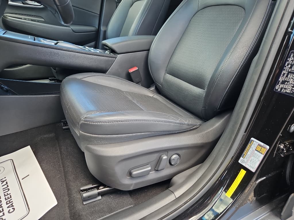 2021 Hyundai Kona EV view 7