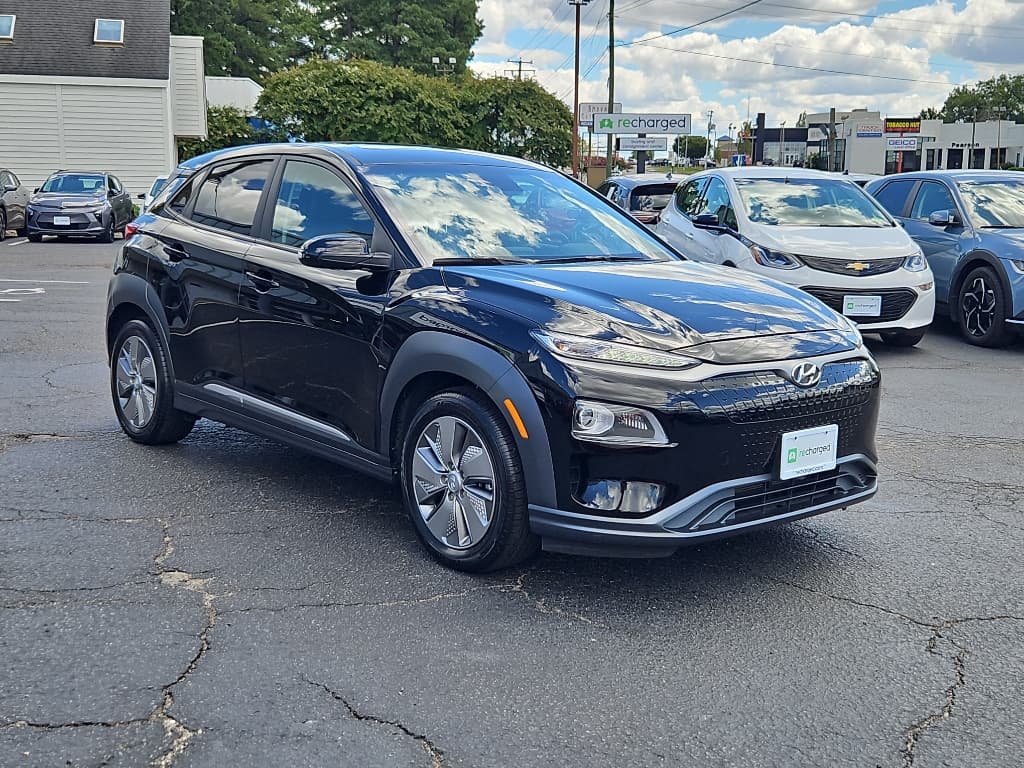 2021 Hyundai Kona EV view 4