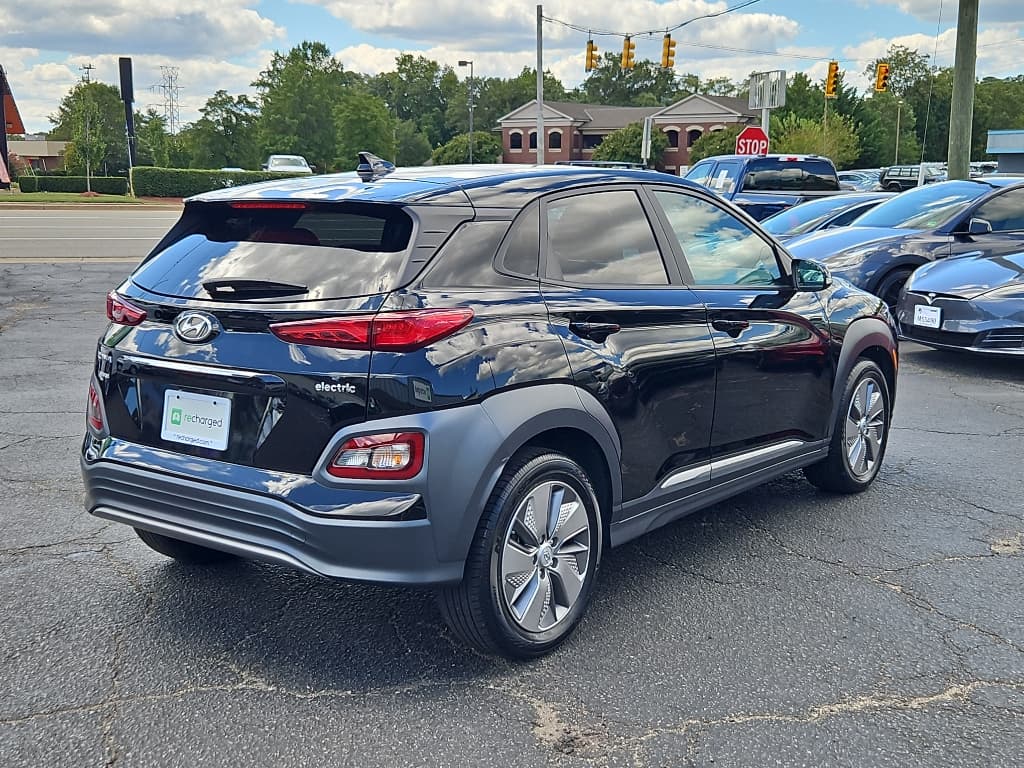 2021 Hyundai Kona EV view 3