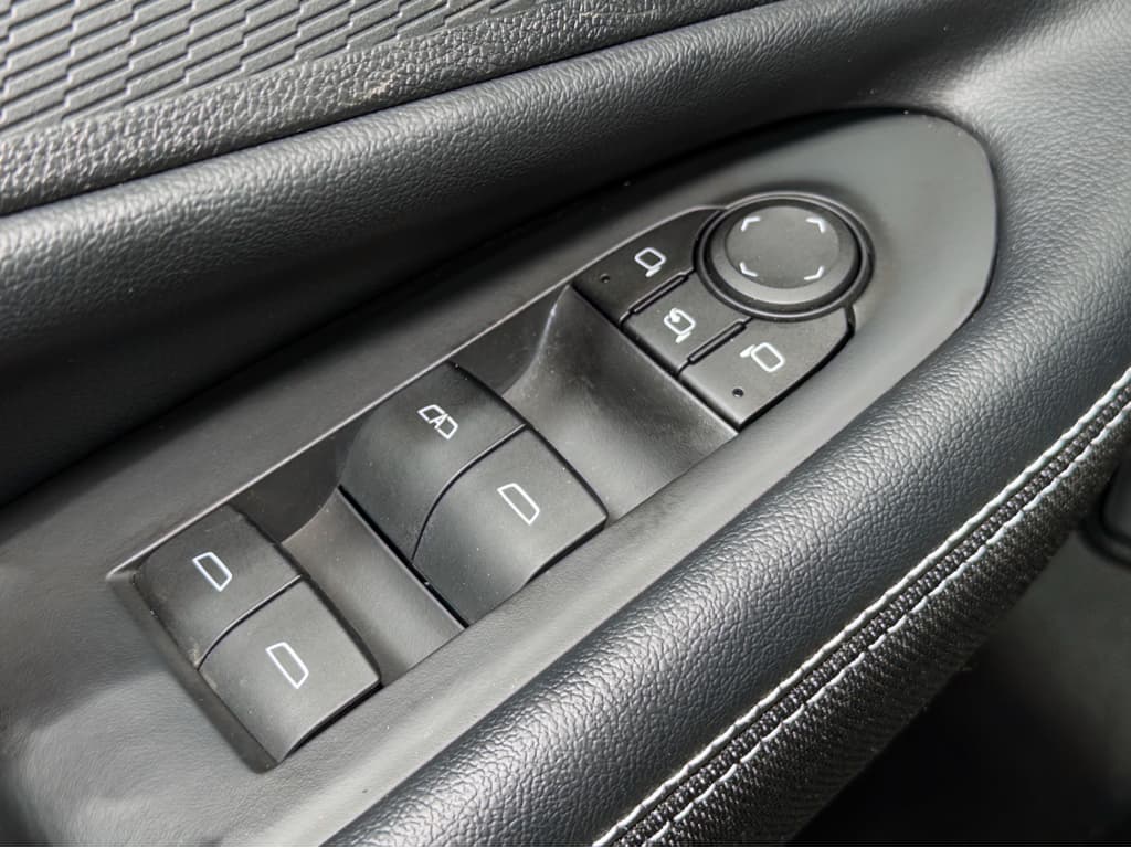 2025 Chevrolet Blazer EV view 7