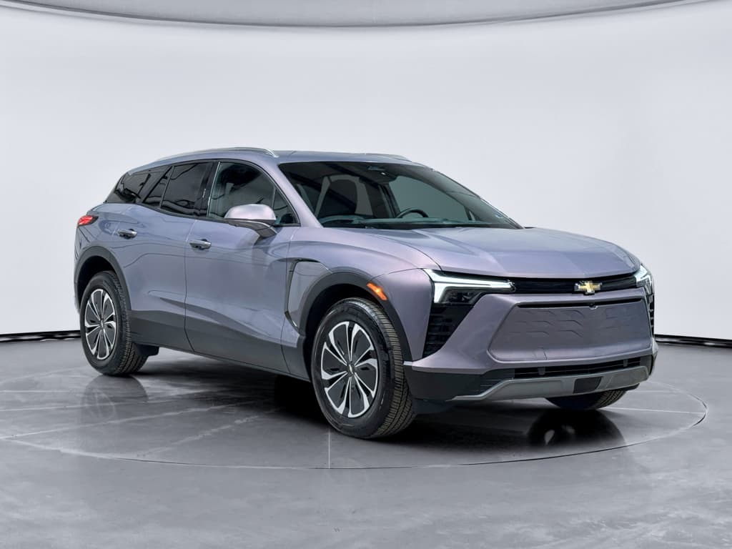 2025 Chevrolet Blazer EV view 4