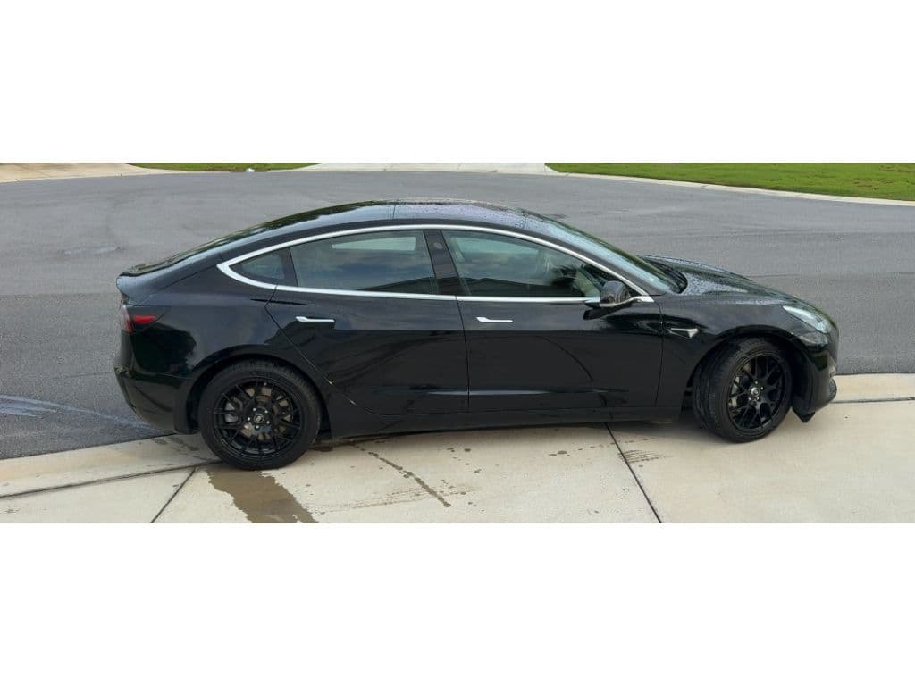 2018 Tesla Model 3 view 3