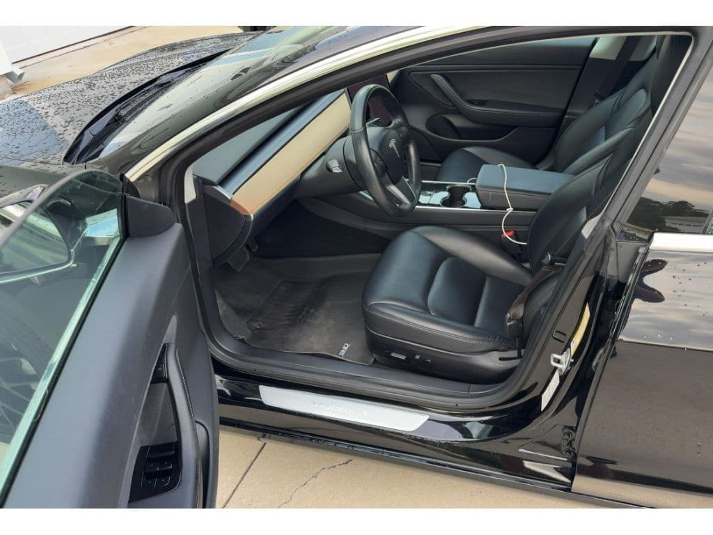 2018 Tesla Model 3 view 5