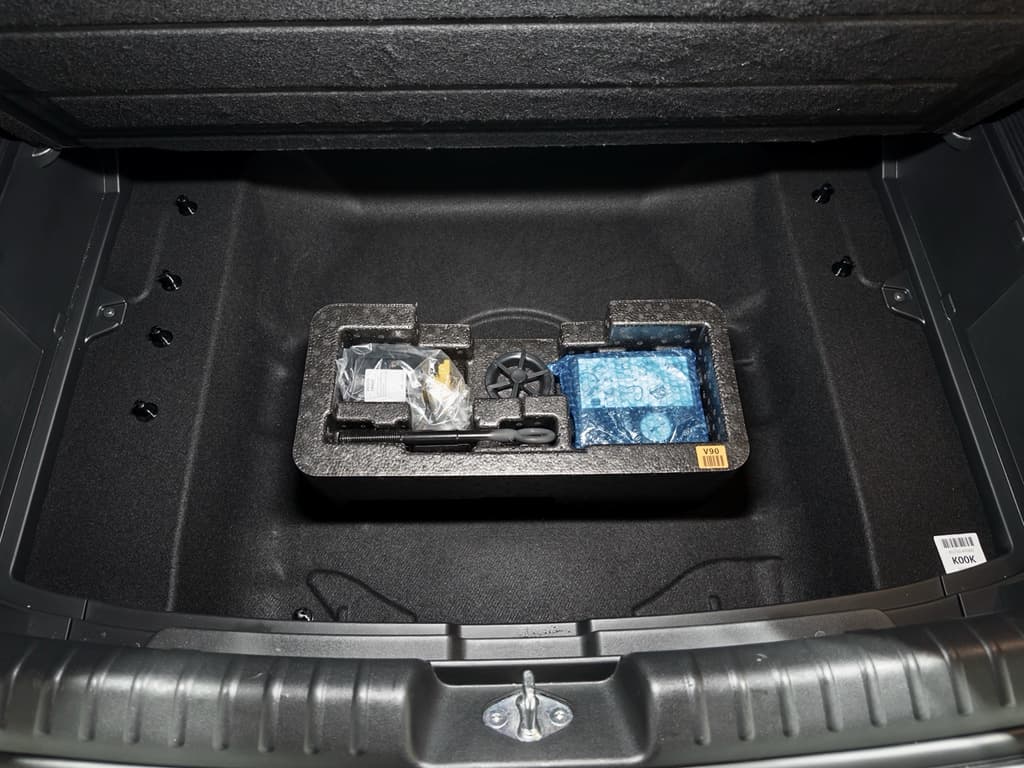 2024 Kia Niro EV view 28