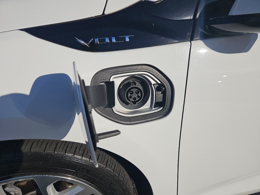 2019 Chevrolet Volt view 5