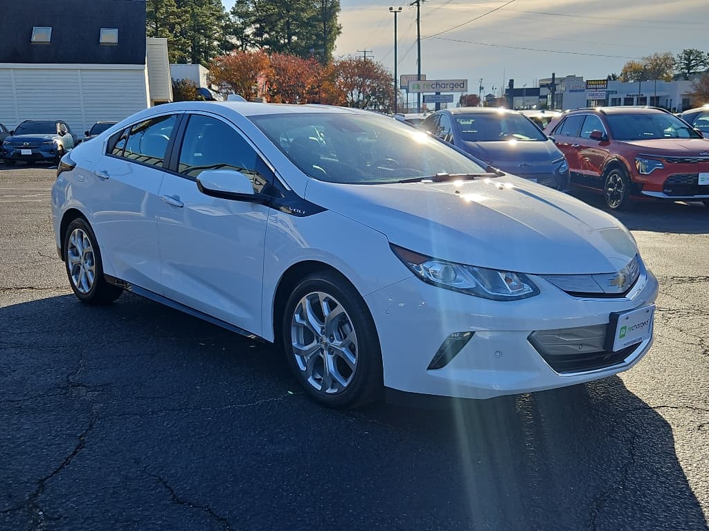 2019 Chevrolet Volt view 4
