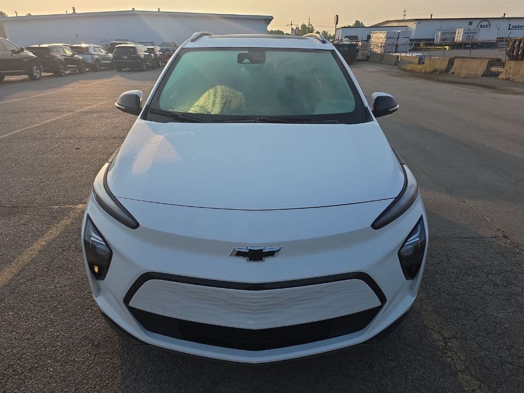 2023 Chevrolet Bolt EUV view 2