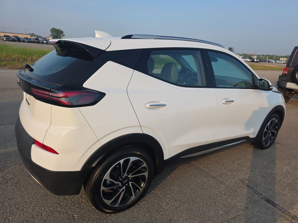 2023 Chevrolet Bolt EUV view 4