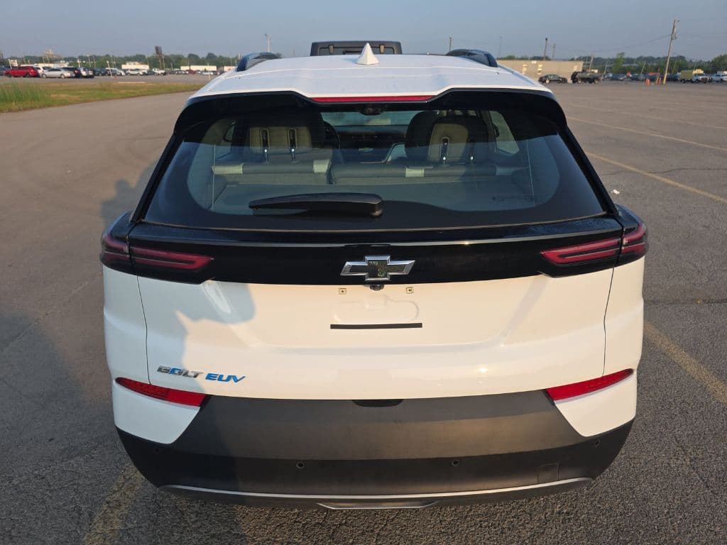 2023 Chevrolet Bolt EUV view 5