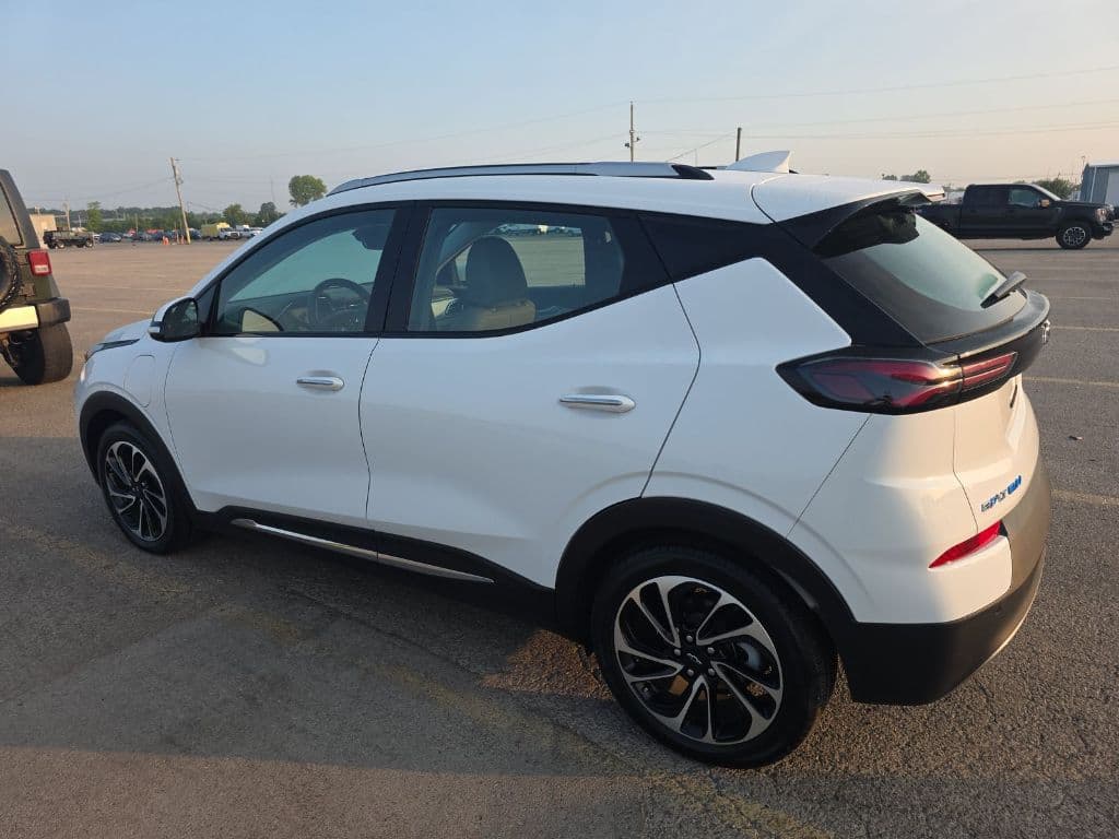 2023 Chevrolet Bolt EUV view 6