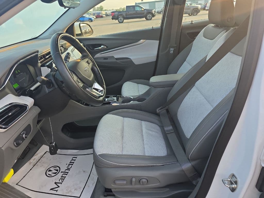 2023 Chevrolet Bolt EUV view 7
