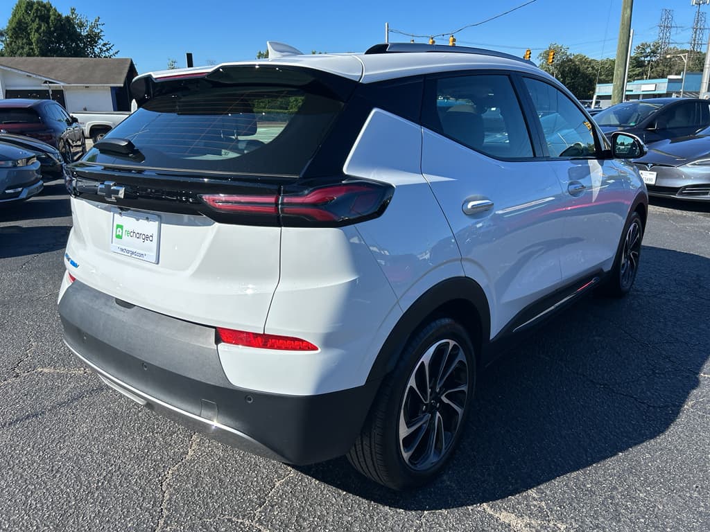 2023 Chevrolet Bolt EUV view 3